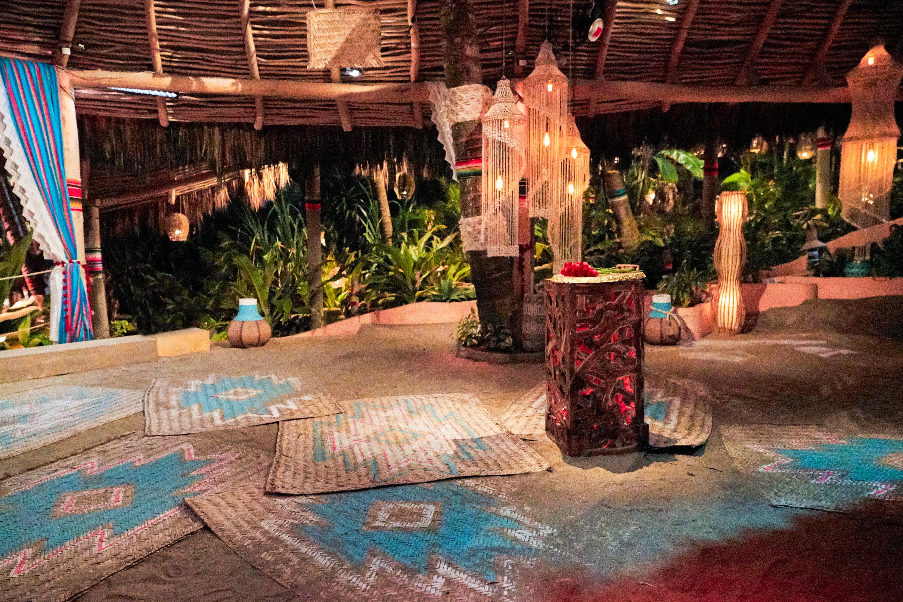 'Bachelor in Paradise' rose ceremony format.